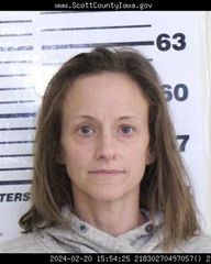 Davenport woman charged for allegedly peddling meth
