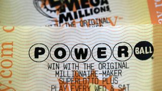 Illinois winner of $552M Mega Millions jackpot claims prize