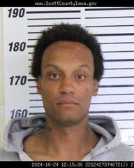 Davenport man charged in stabbing that seriously injured victim