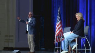  Gov. Tim Walz kicks off nationwide town hall tour in Iowa