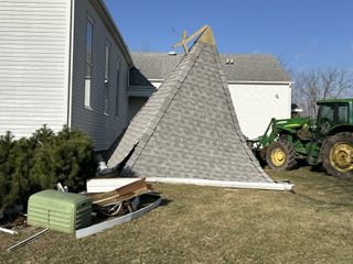 Winds blow steeple off historic church in Warren County