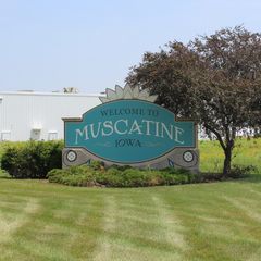 The signs are obvious: Wayfinding Program takes shape in Muscatine