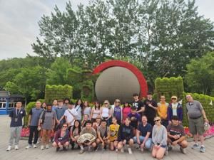 Muscatine contingent visits China