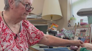  Paralyzed Moline woman continues quilting one-handed after stroke 