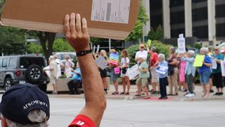 'Bring him back!' 100-plus protest the deportation of Pascual Pedro in Davenport