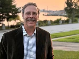 Former banker, teacher Jim Huiskamp to run for Davenport mayor