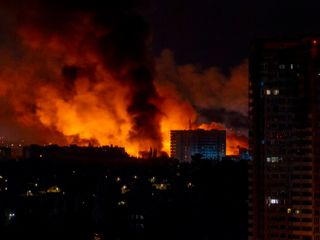 U.S. deports dozens of migrants to Ukraine amid war