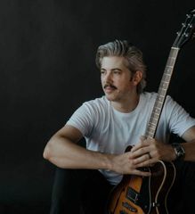 Singer/songwriter Dan Hubbard will perform in Bishop Hill, Ill.