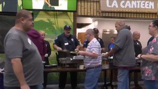  Davenport Police Association hosts annual Thanksgiving dinner