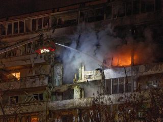 Russian attacks kill at least 6 in Ukraine as talks on peace plan continue