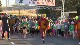 Thousands run in YMCA Turkey Trot
