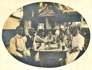 Memories of Muscatine: Burk Family Picnic