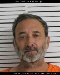 Woman dies, man injured after stabbing in Davenport Monday night