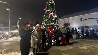  27th annual Blessing Tree lights up Bettendorf park