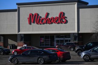 Michaels, Davenport, invites public to free weekend craft events