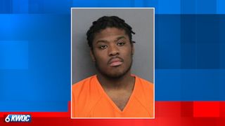  Police: Man pepper sprays employee, steals tip jar after his cards were declined