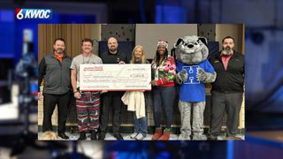  Walmart, QCA Coca Cola distributor team up to donate to Davenport elementary 