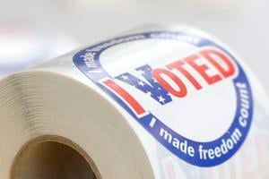 How much are local elected officials paid in the Illinois Quad-Cities?