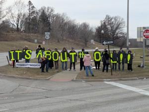 In Davenport, protesters decry U.S. military actions in Venezuela