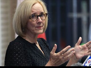 Miami mayor calls for Trump to 'immediately' reinstate TPS for Venezuelans