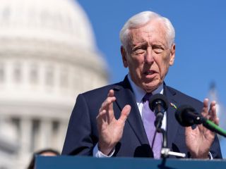 Rep. Steny Hoyer, the longest-serving House Democrat, to retire at the end of term