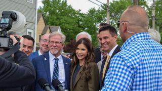  After fatal ICE shooting in Minneapolis, Illinois Democrats seek Kristi Noem’s impeachment