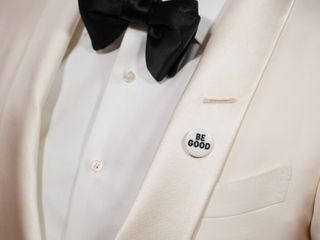 Celebrities wear pins protesting ICE at the Golden Globes