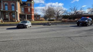 1 vehicle crash closes two lanes on Brady Street, Davenport