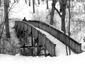 Memories of Muscatine: The footbridge at Weed Park