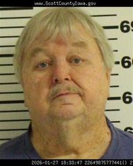 Davenport man charged with making bomb threat to car wash on Tuesday