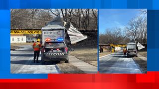  U-Haul strikes Davenport train bridge 