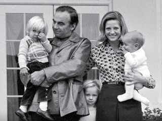 How Rupert Murdoch created a media empire -- and 'broke' his own family