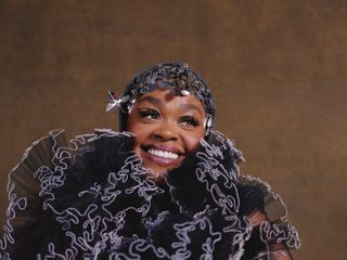 R&B stars consider two ways to serve an audience