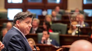  Gov. Pritzker joins teachers to call for cell phone ban in state classrooms 