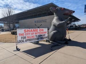 Labor union protested outside Bettendorf's contract for Gateway Pedestrian Bridge