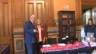  Iowa pastor submits petition to run for governor