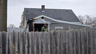 Crews respond to Davenport structure fire