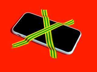 5 ways to resist the urge to keep looking at your phone