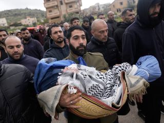 Israeli soldiers fire on family car in occupied West Bank, killing 4