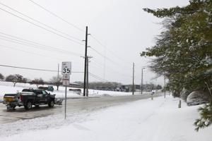 'Go slow': Blizzard dumps 7 inches on the Quad-Cities, winds create tough driving