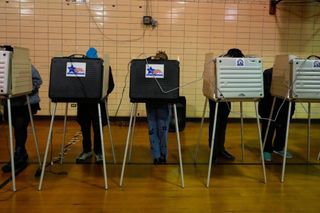 Illinois voters pick next generation after near-record retirements