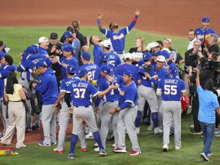 Venezuela beats U.S. 3-2, wins first World Baseball Classic title