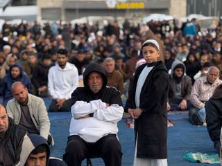 Palestinians celebrate Eid in Gaza, making the most of a fragile ceasefire