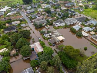 Over 4,000 told to evacuate flooding in Hawaii as officials warn 120-year-old dam could fail