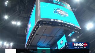  Illinois and Iowa ready for Sweet Sixteen in Houston