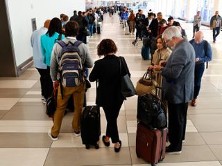Trump says he'll sign order to pay TSA agents as Congress struggles to reach funding deal