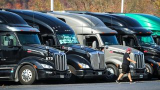  Iowa House passes bill requiring truck drivers to pass English proficiency test for license 