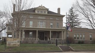  Muscatine considers cuts to Art Center funding