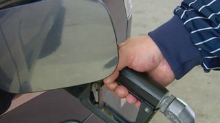 Illinois drivers face high fuel costs as prices reach average of $4.25 per gallon