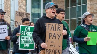  University of Illinois Springfield faculty go on strike 
